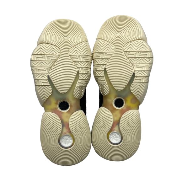 Athletic_Shoes